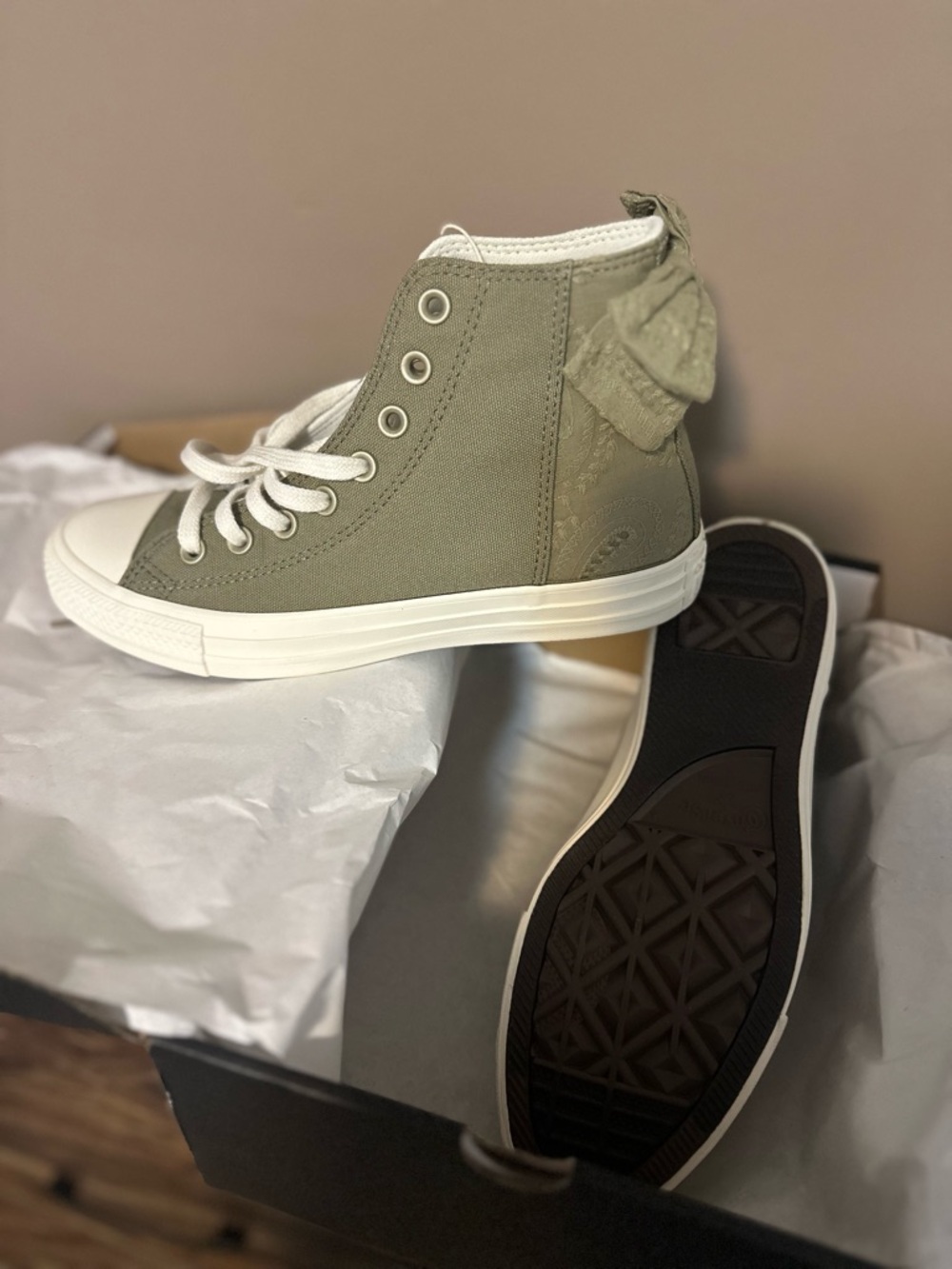 Converse Women's Mossy Sloth High-Top Sneakers with Bow Accent - Picture 2 of 2